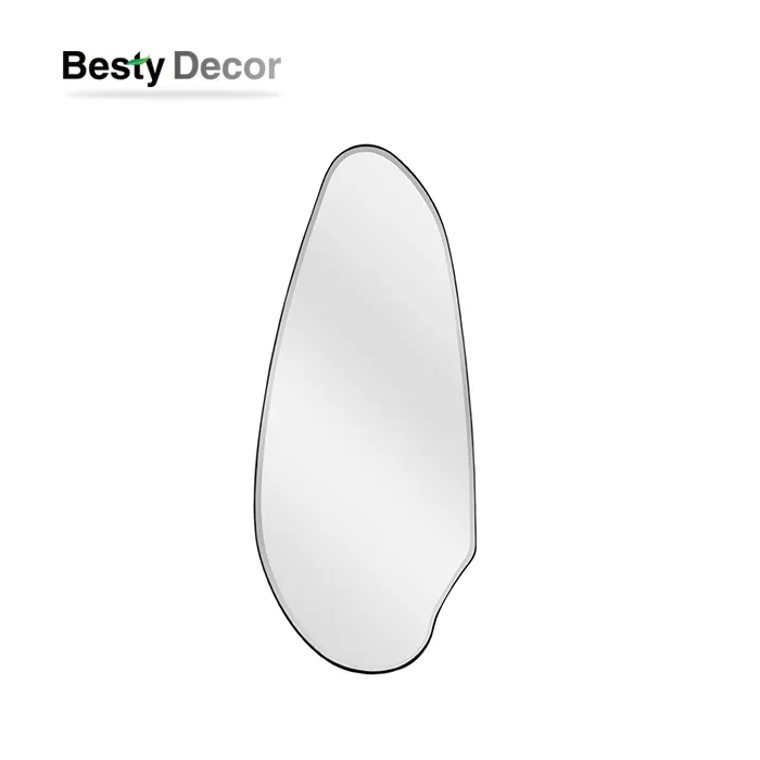 Eleganti specchi con struttura in metallo